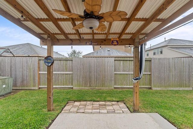 225 Splintered Arrow Drive, La Marque, TX 77568