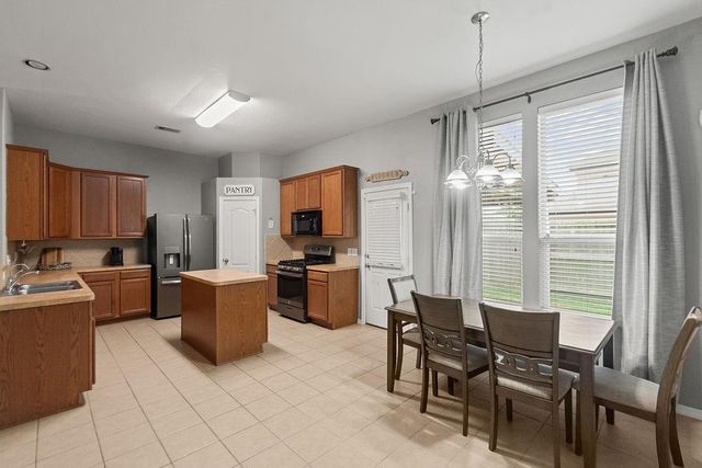 225 Splintered Arrow Drive, La Marque, TX 77568