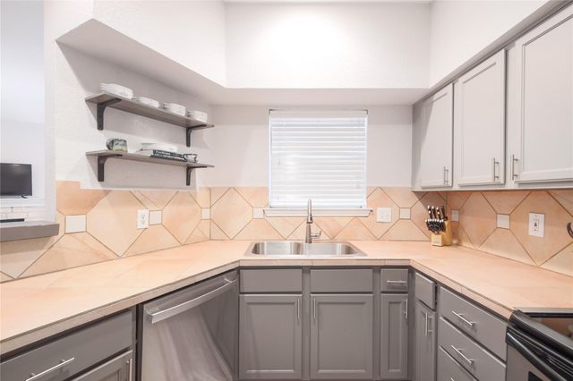 2450 WICKERSHAM LN M1311, Austin, TX 78741