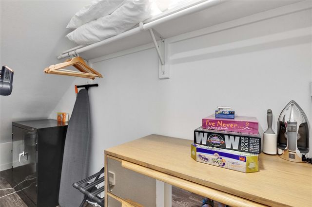 49 Navasota ST 203, Austin, TX 78702