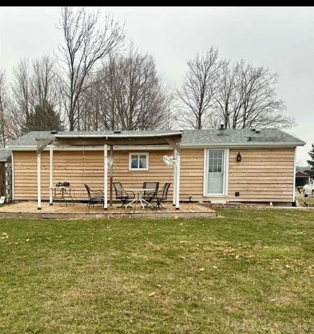 1518 E Tupper Lake Road, Lake Odessa, MI 48849