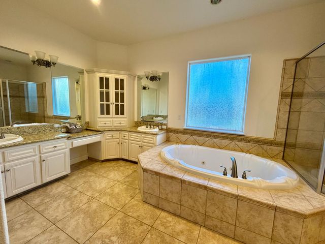 25162 Burton Way, Madera, CA 93638