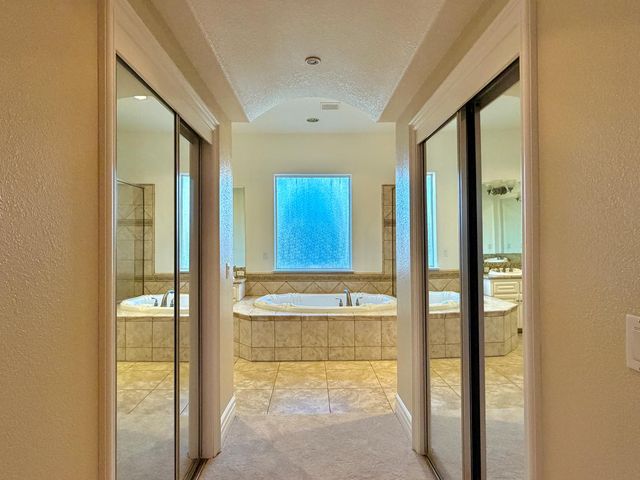 25162 Burton Way, Madera, CA 93638