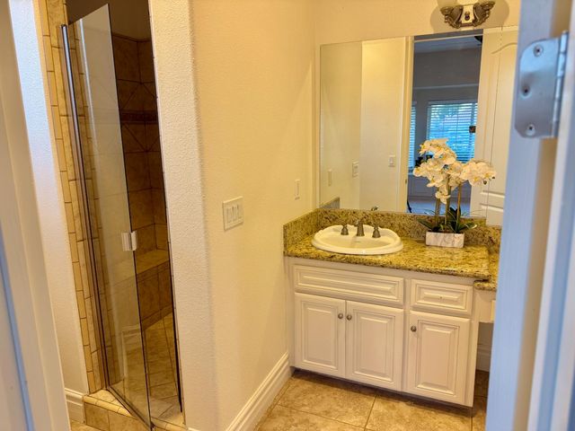 25162 Burton Way, Madera, CA 93638