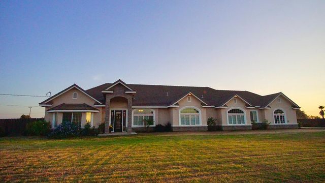 25162 Burton Way, Madera, CA 93638