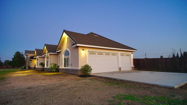 25162 Burton Way, Madera, CA 93638