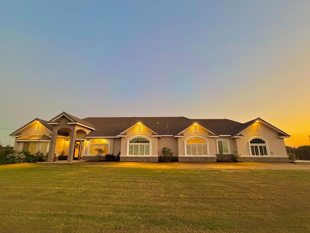 25162 Burton Way, Madera, CA 93638