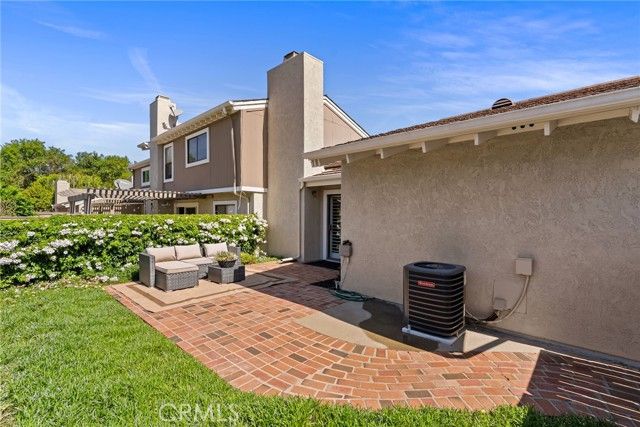 36 Sunfish 41, Irvine, CA 92604