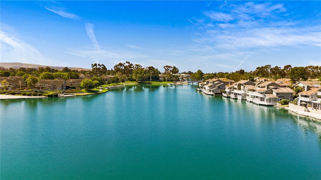 36 Sunfish 41, Irvine, CA 92604