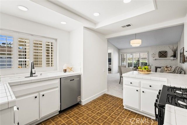 36 Sunfish 41, Irvine, CA 92604