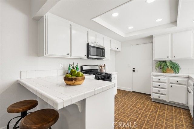 36 Sunfish 41, Irvine, CA 92604