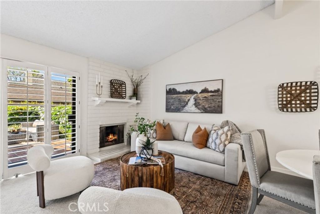 36 Sunfish 41, Irvine, CA 92604