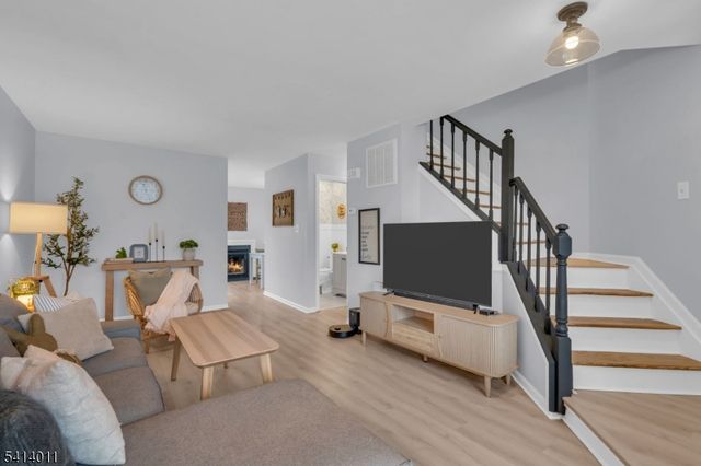 85 Wood Duck Ct, Allamuchy Twp., NJ 07840