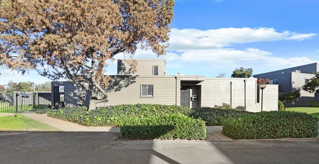 6816 Cumberland Pl, Stockton, CA 95219