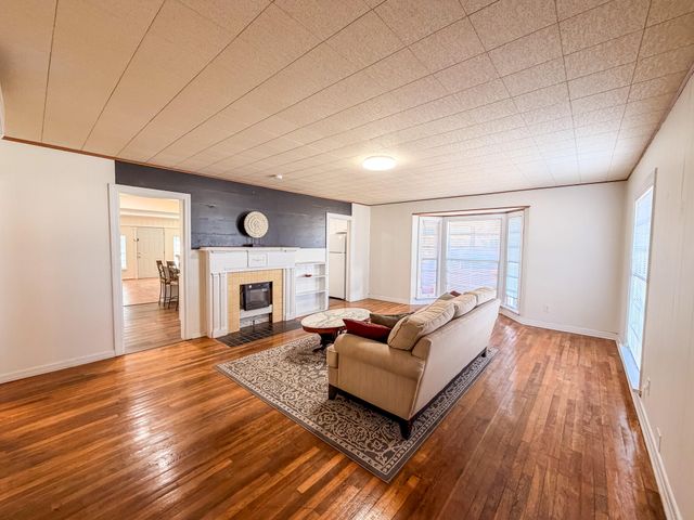 2003 30th Street, Lubbock, TX 79411