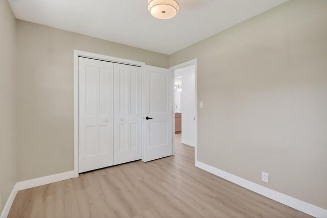 5224 LUEBBE LANE, Milwaukee, WI 53223