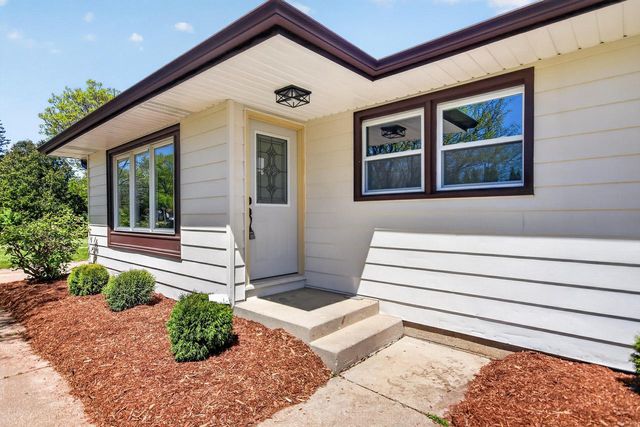 5224 LUEBBE LANE, Milwaukee, WI 53223