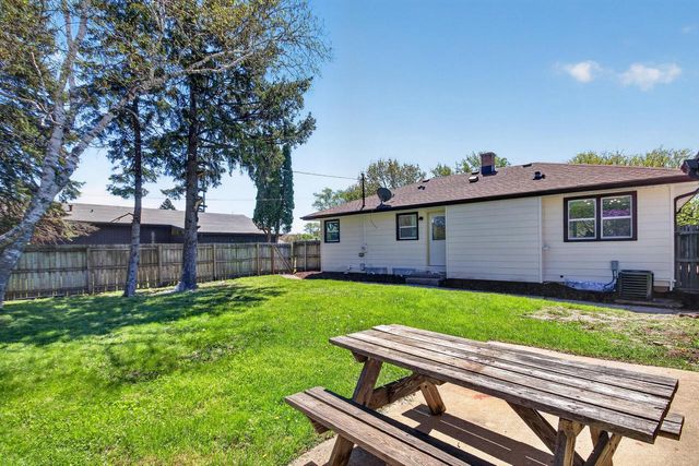 5224 LUEBBE LANE, Milwaukee, WI 53223