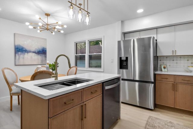 5224 LUEBBE LANE, Milwaukee, WI 53223