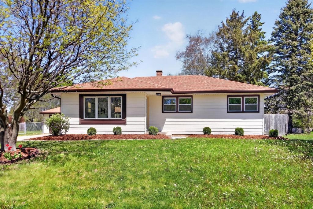 5224 LUEBBE LANE, Milwaukee, WI 53223
