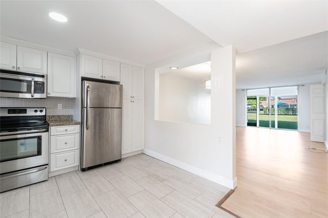 9523 S Hollybrook Lake Drive 107, Pembroke Pines, FL 33025