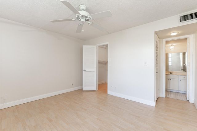 9523 S Hollybrook Lake Drive 107, Pembroke Pines, FL 33025