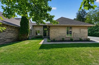 6172 Westbrooke Drive, West Bloomfield Charter Township, MI 48322