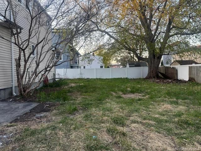 675 S Long Beach Avenue, Freeport, NY 11520