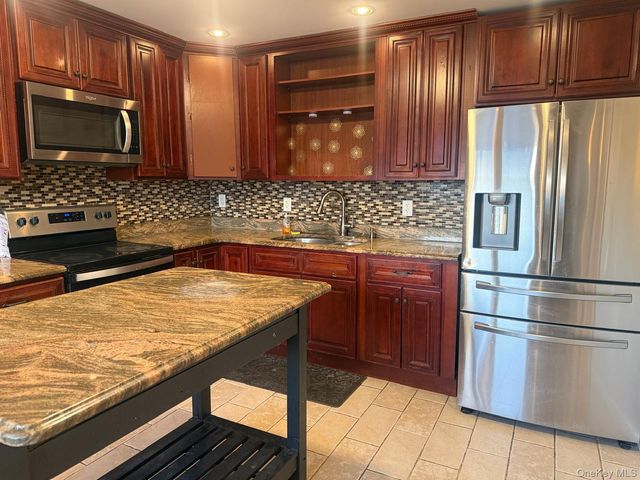 675 S Long Beach Avenue, Freeport, NY 11520
