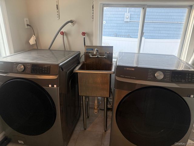 675 S Long Beach Avenue, Freeport, NY 11520