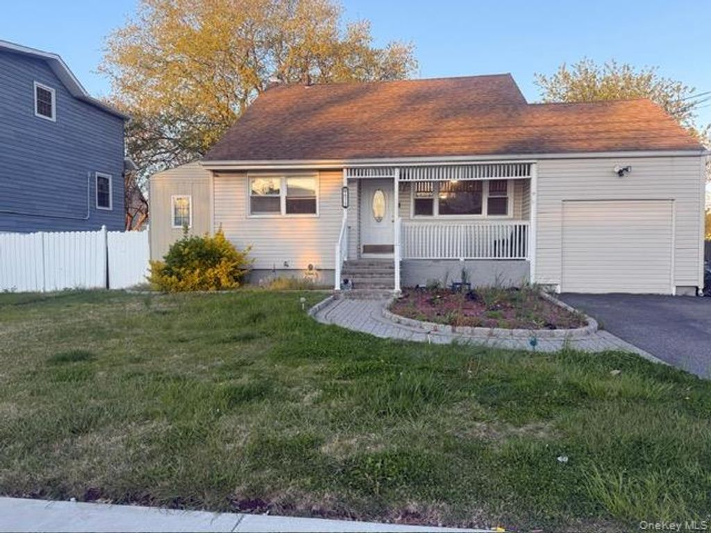 675 S Long Beach Avenue, Freeport, NY 11520