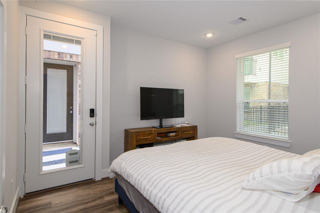 1274 N Post Oak Road B, Houston, TX 77055