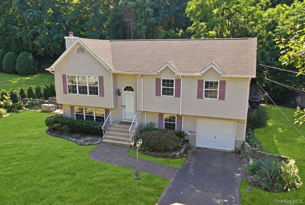 701 Park Avenue, Huntington, NY 11743 — photo 2
