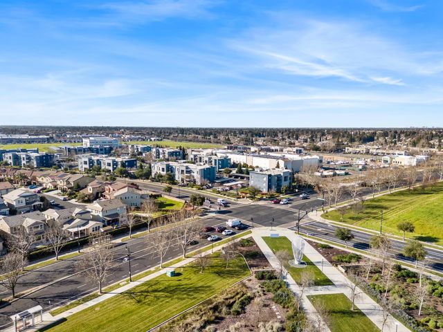 8921 Altameda Pl, Elk Grove, CA 95758