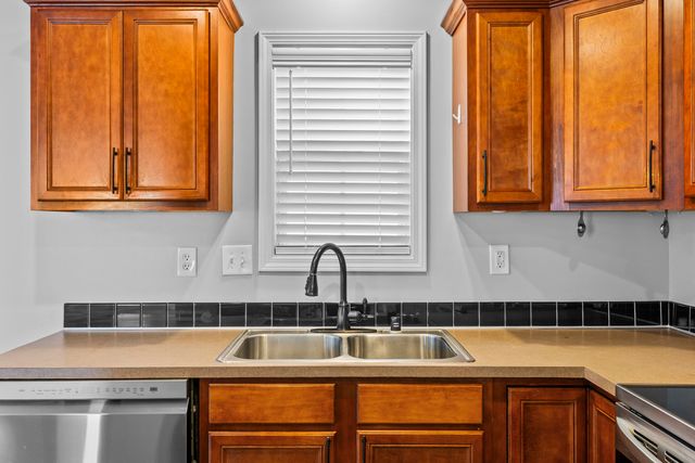 820 White Wood Flat, Lexington, KY 40511