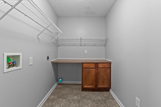 820 White Wood Flat, Lexington, KY 40511