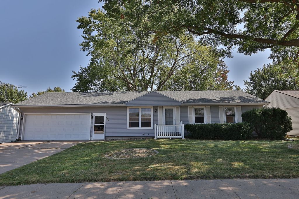 210 E 12th Street, Pella, IA 50219
