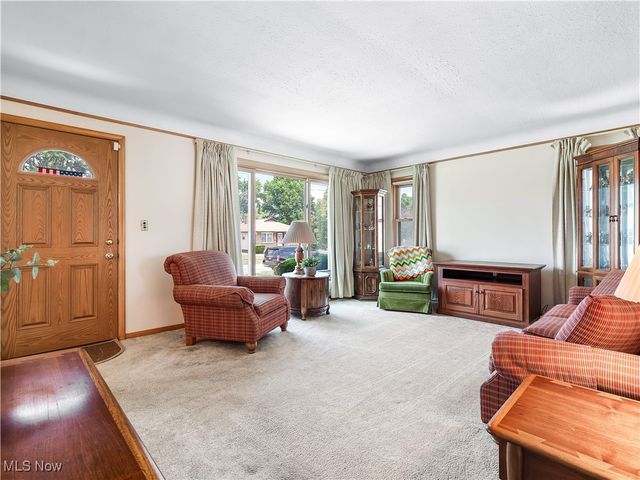 3323 North Avenue, Parma, OH 44134