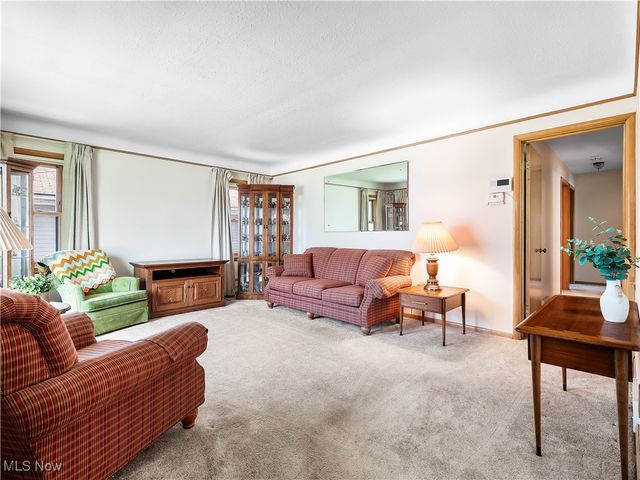 3323 North Avenue, Parma, OH 44134