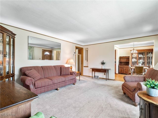 3323 North Avenue, Parma, OH 44134