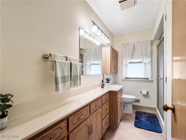 3323 North Avenue, Parma, OH 44134