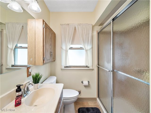 3323 North Avenue, Parma, OH 44134