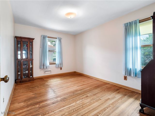 3323 North Avenue, Parma, OH 44134