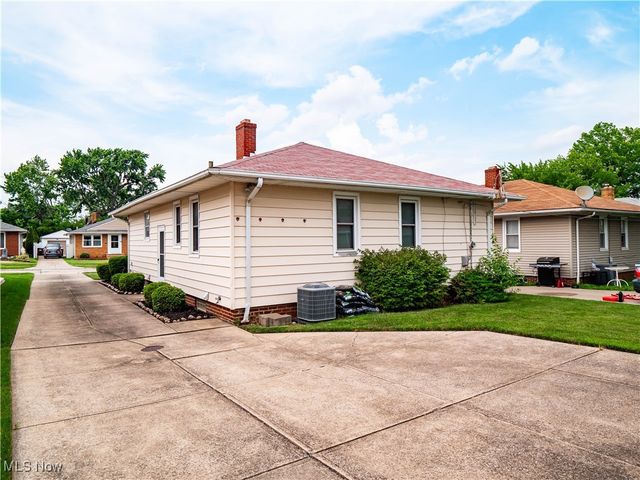 3323 North Avenue, Parma, OH 44134