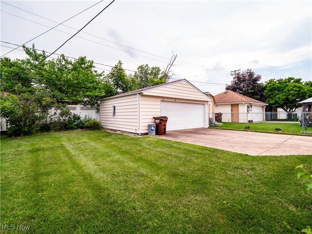 3323 North Avenue, Parma, OH 44134