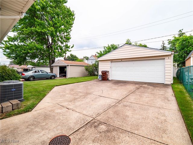 3323 North Avenue, Parma, OH 44134