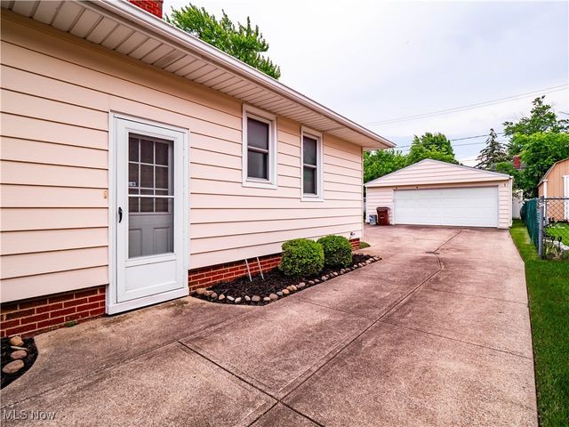 3323 North Avenue, Parma, OH 44134