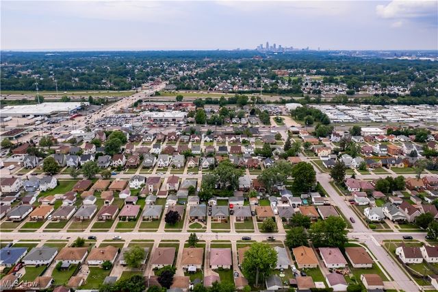 3323 North Avenue, Parma, OH 44134