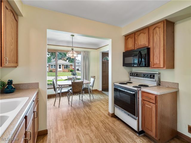 3323 North Avenue, Parma, OH 44134