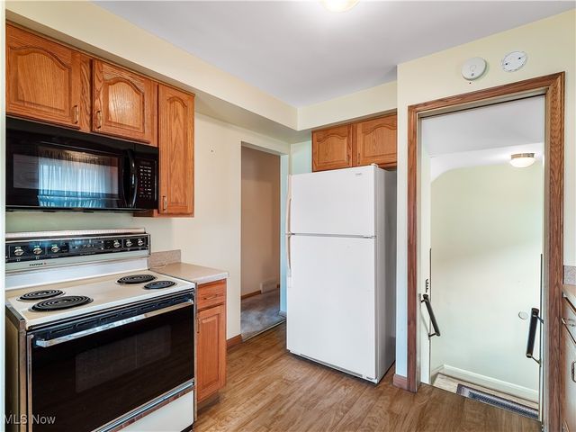 3323 North Avenue, Parma, OH 44134